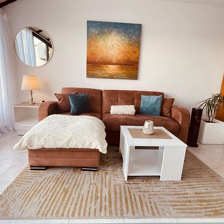 Seafront Apartment Terrace, Lounger & Panoramic Ocean Views 멜리에하 외부 사진