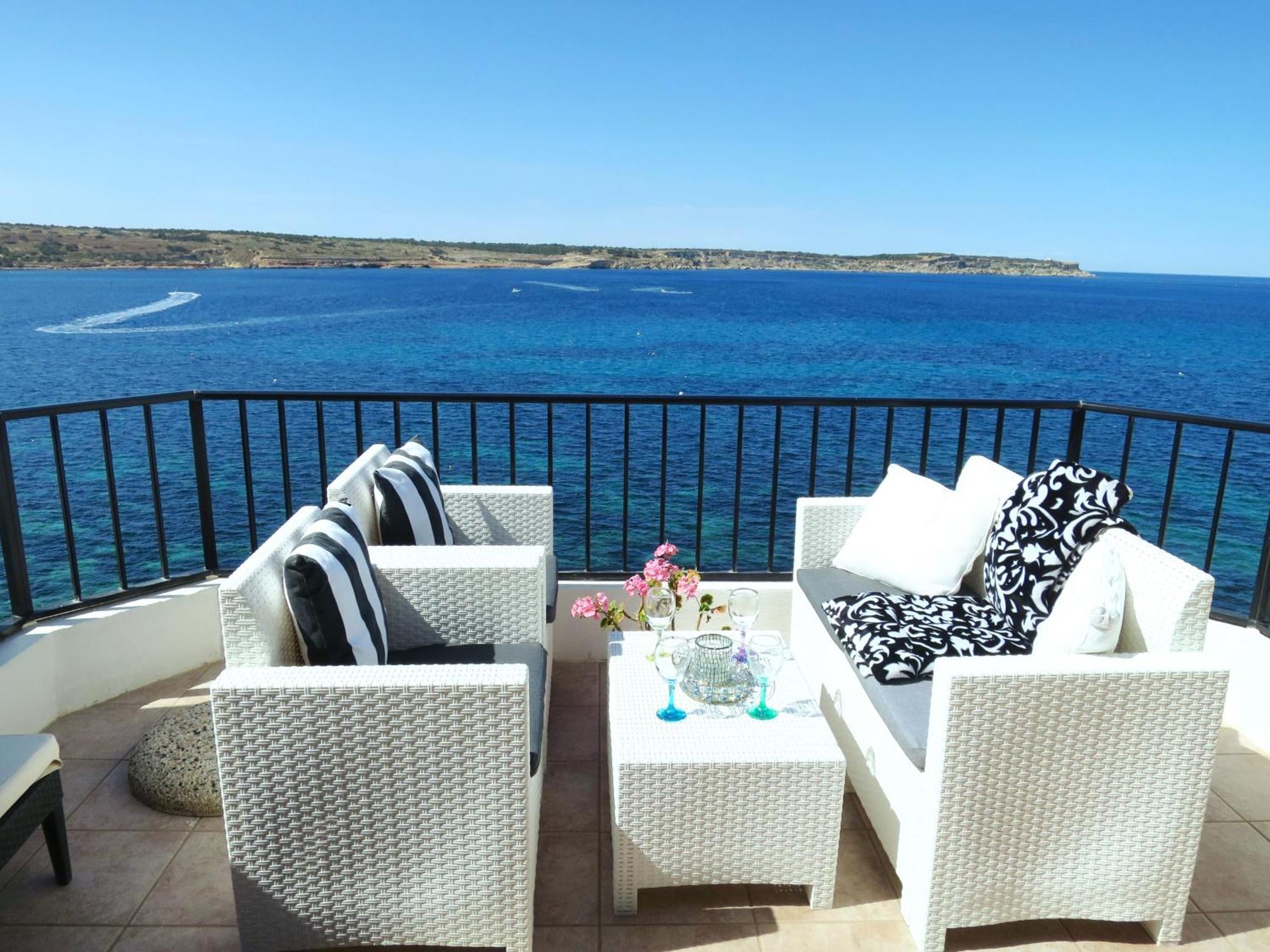 Seafront Apartment Terrace, Lounger & Panoramic Ocean Views 멜리에하 외부 사진
