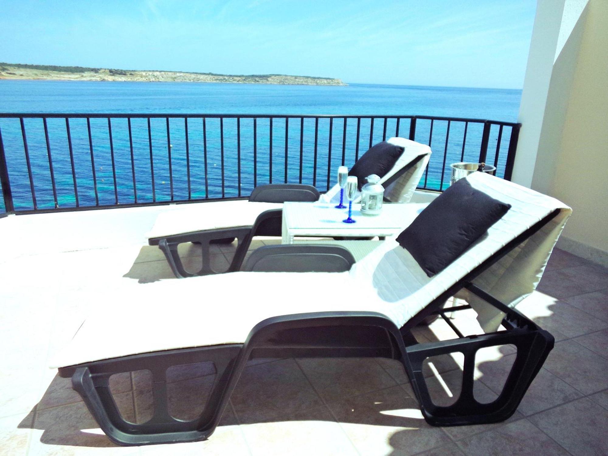 Seafront Apartment Terrace, Lounger & Panoramic Ocean Views 멜리에하 외부 사진