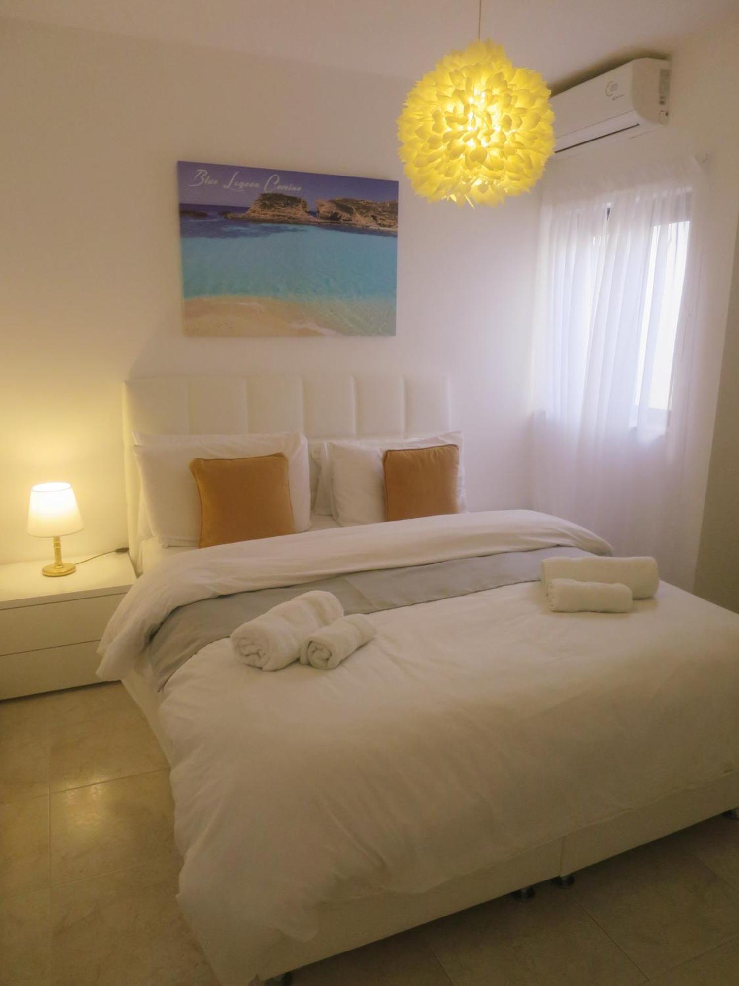 Seafront Apartment Terrace, Lounger & Panoramic Ocean Views 멜리에하 외부 사진