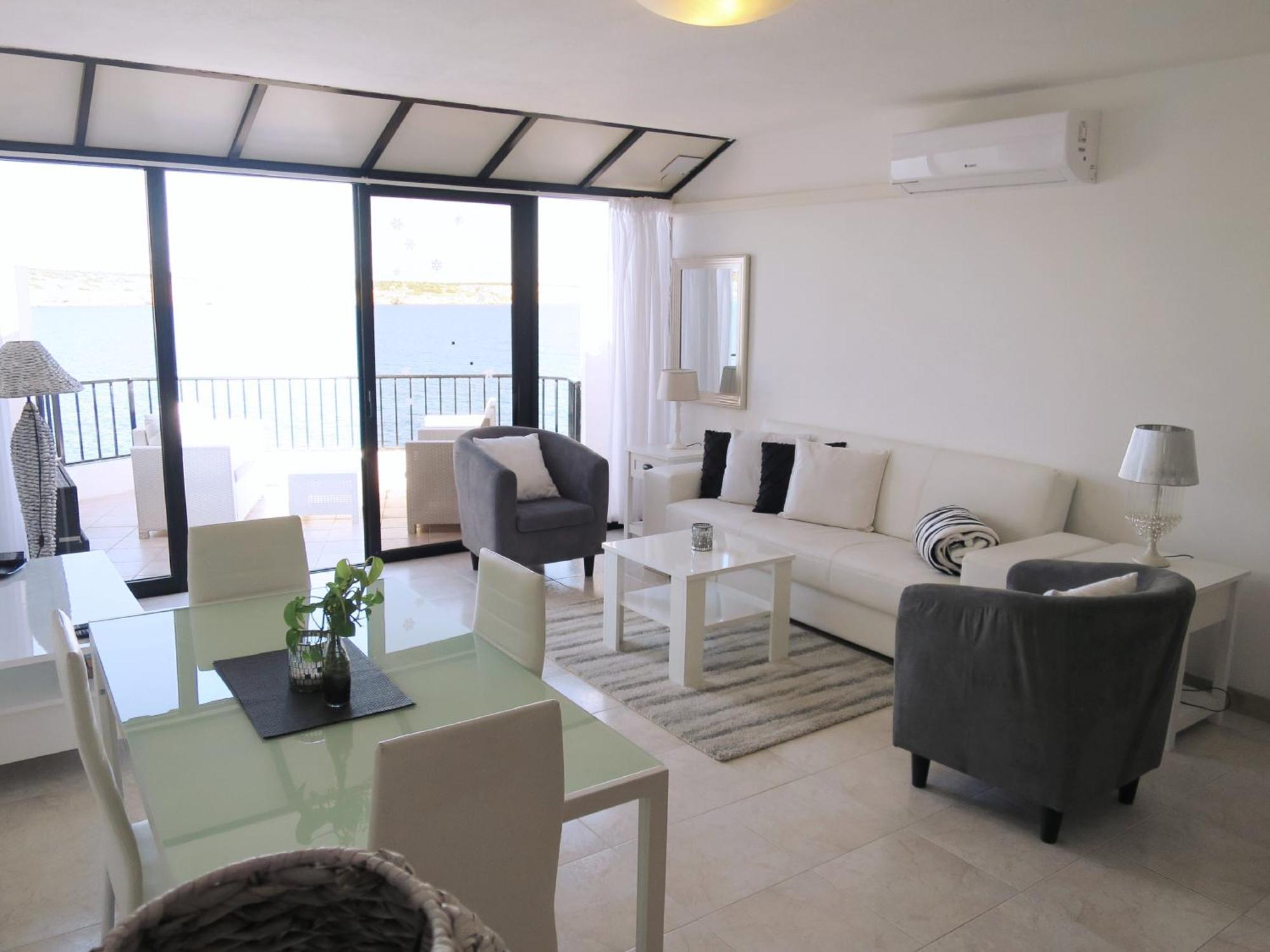 Seafront Apartment Terrace, Lounger & Panoramic Ocean Views 멜리에하 외부 사진