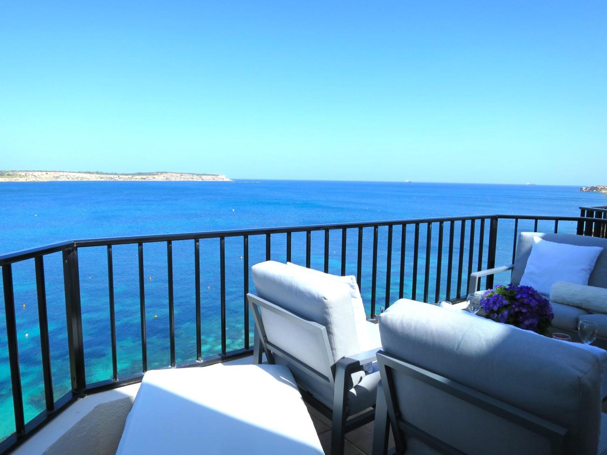 Seafront Apartment Terrace, Lounger & Panoramic Ocean Views 멜리에하 외부 사진