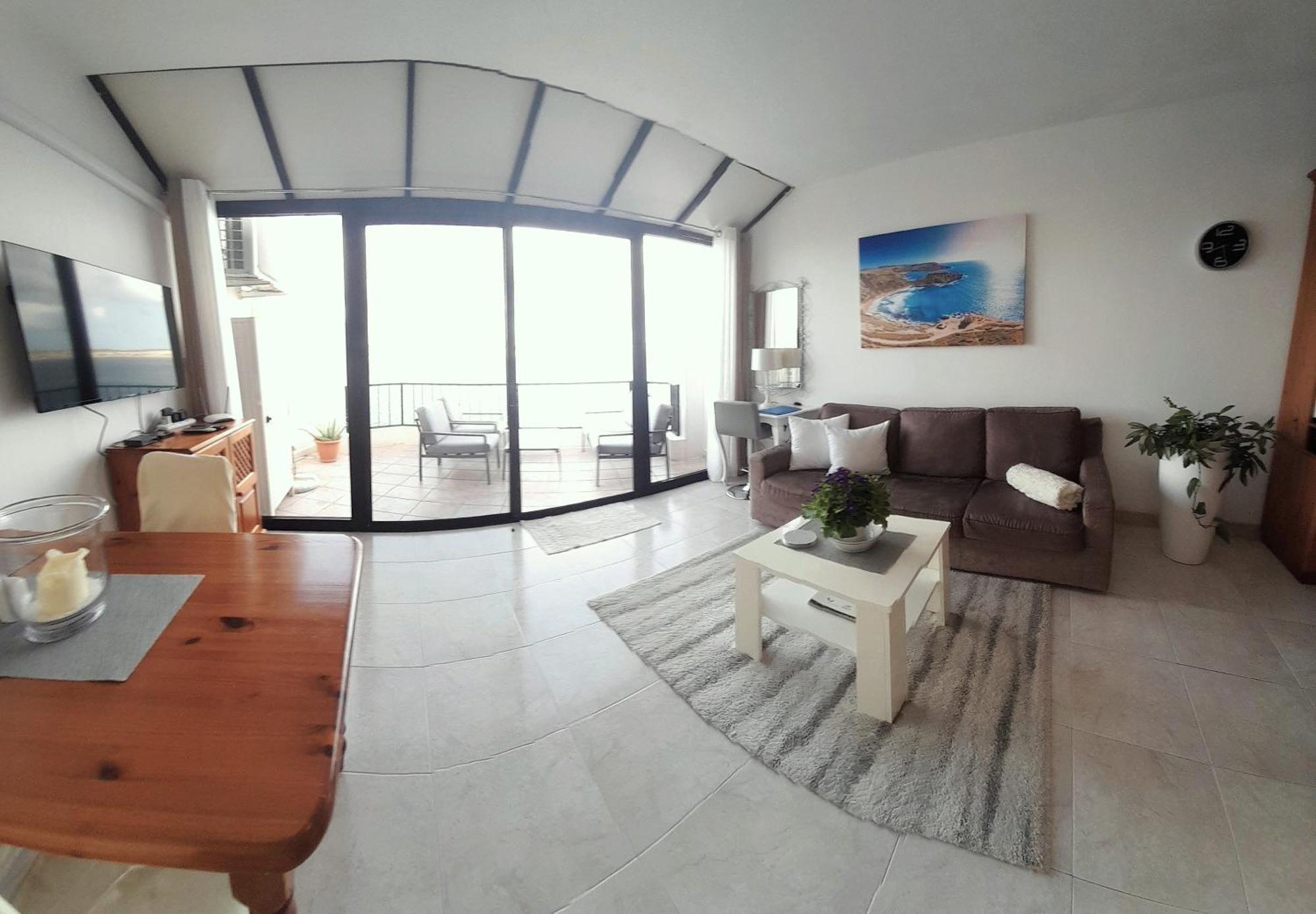 Seafront Apartment Terrace, Lounger & Panoramic Ocean Views 멜리에하 객실 사진