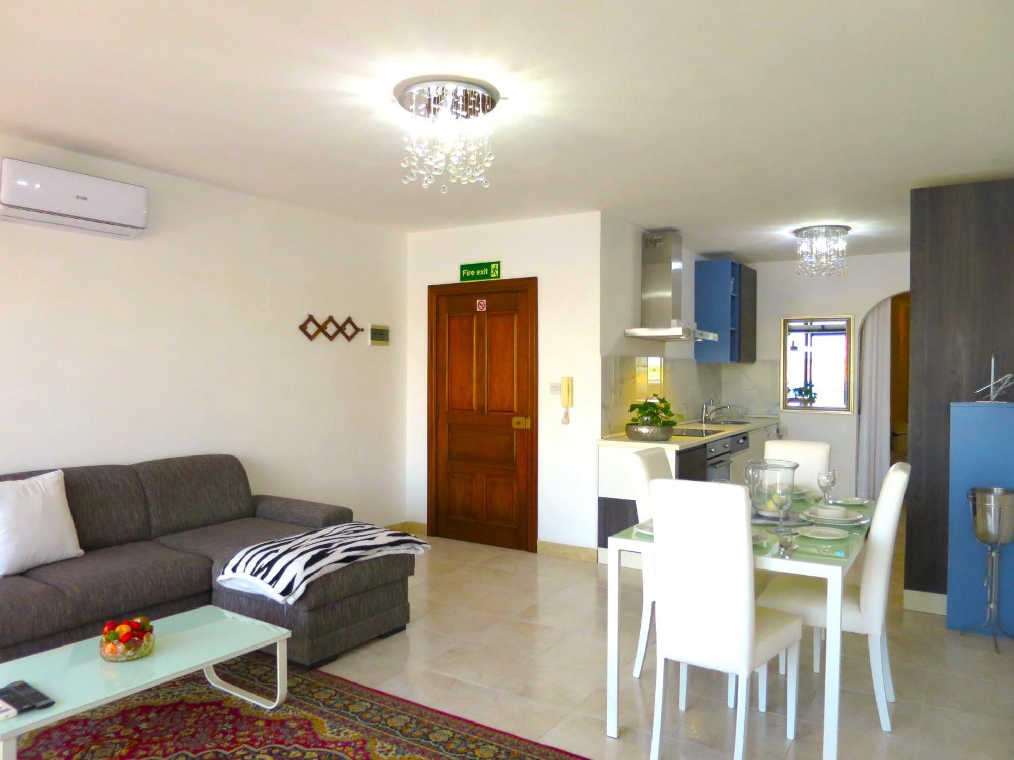 Seafront Apartment Terrace, Lounger & Panoramic Ocean Views 멜리에하 외부 사진