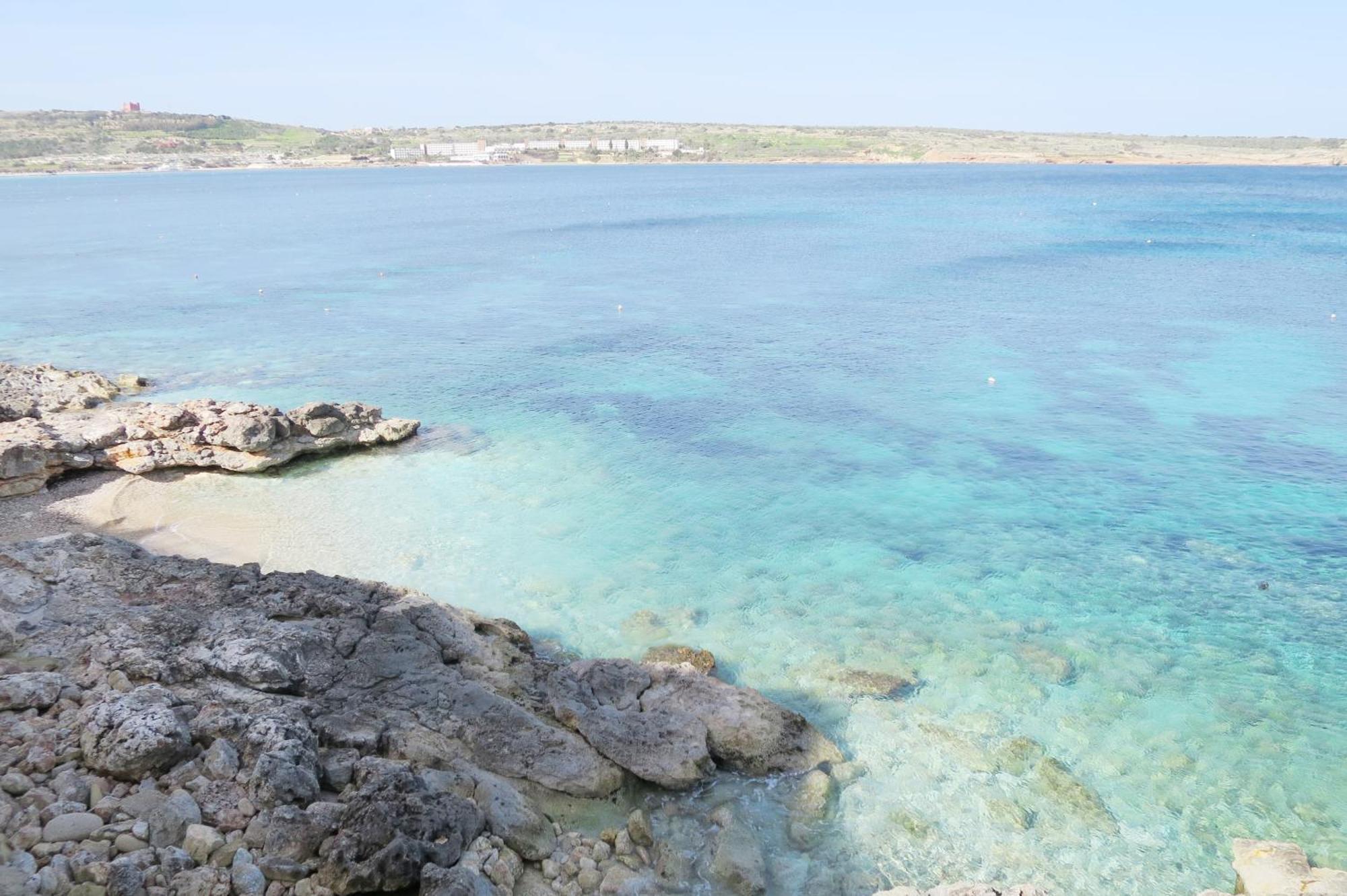 Seafront Apartment Terrace, Lounger & Panoramic Ocean Views 멜리에하 객실 사진