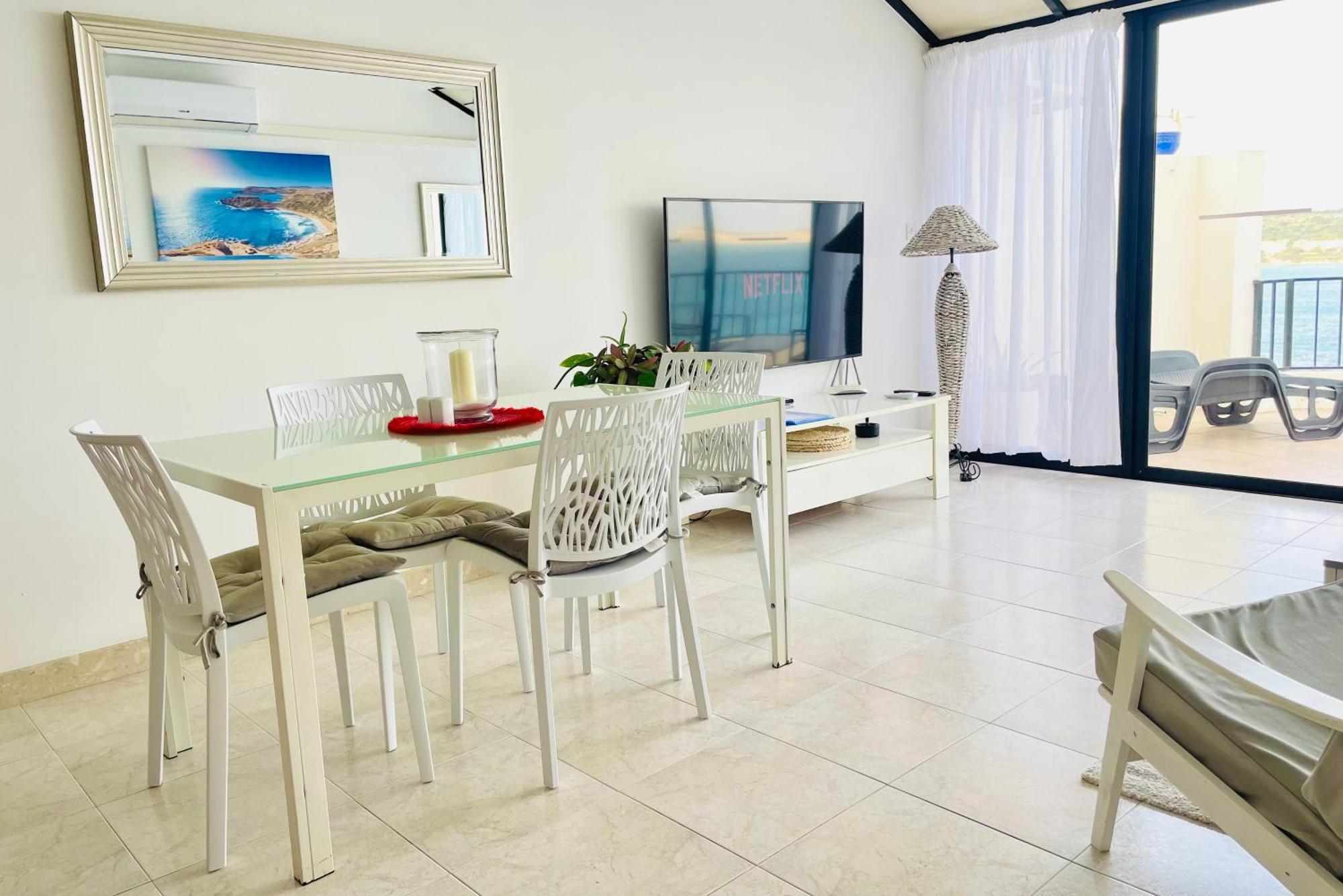 Seafront Apartment Terrace, Lounger & Panoramic Ocean Views 멜리에하 외부 사진