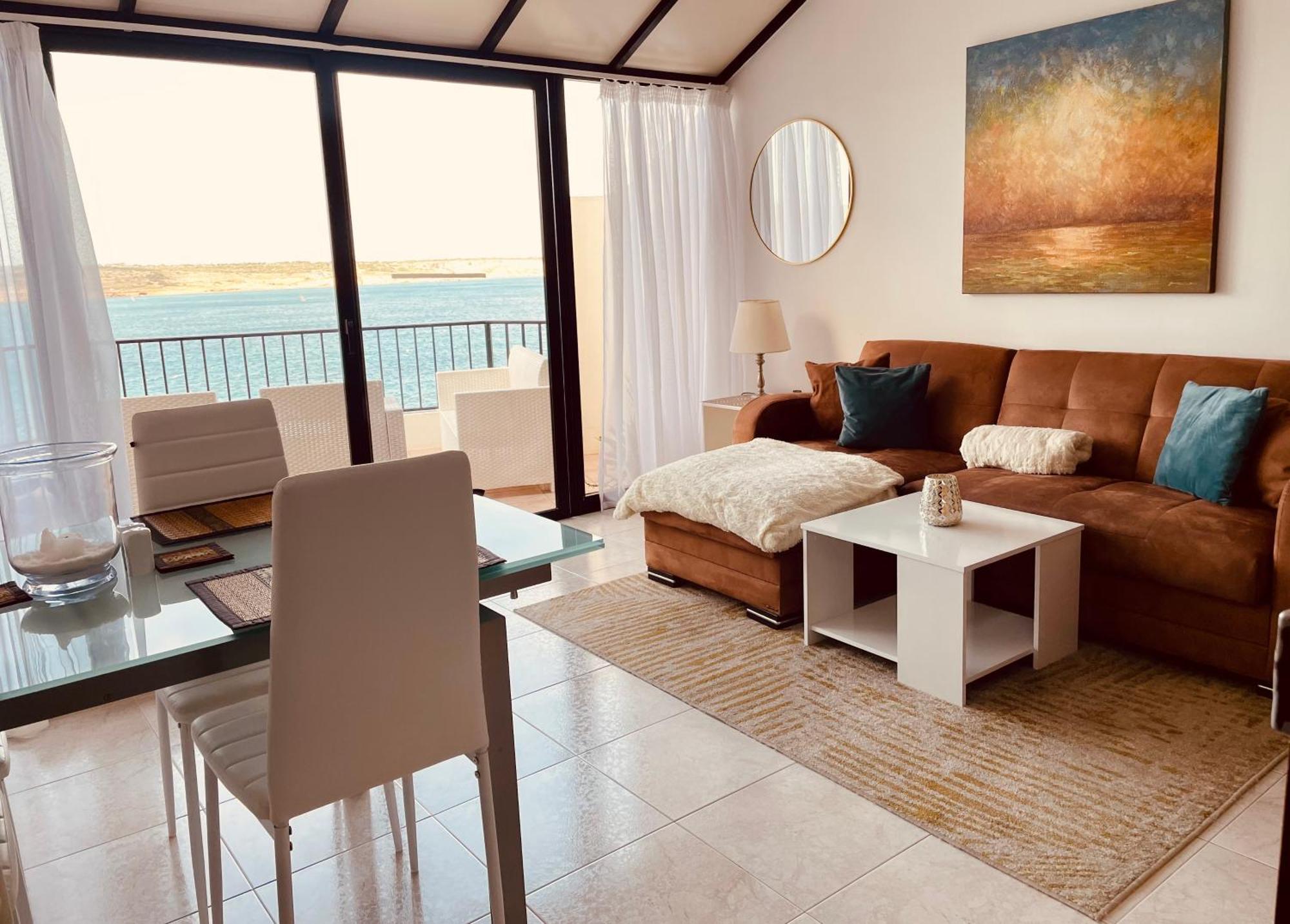 Seafront Apartment Terrace, Lounger & Panoramic Ocean Views 멜리에하 외부 사진