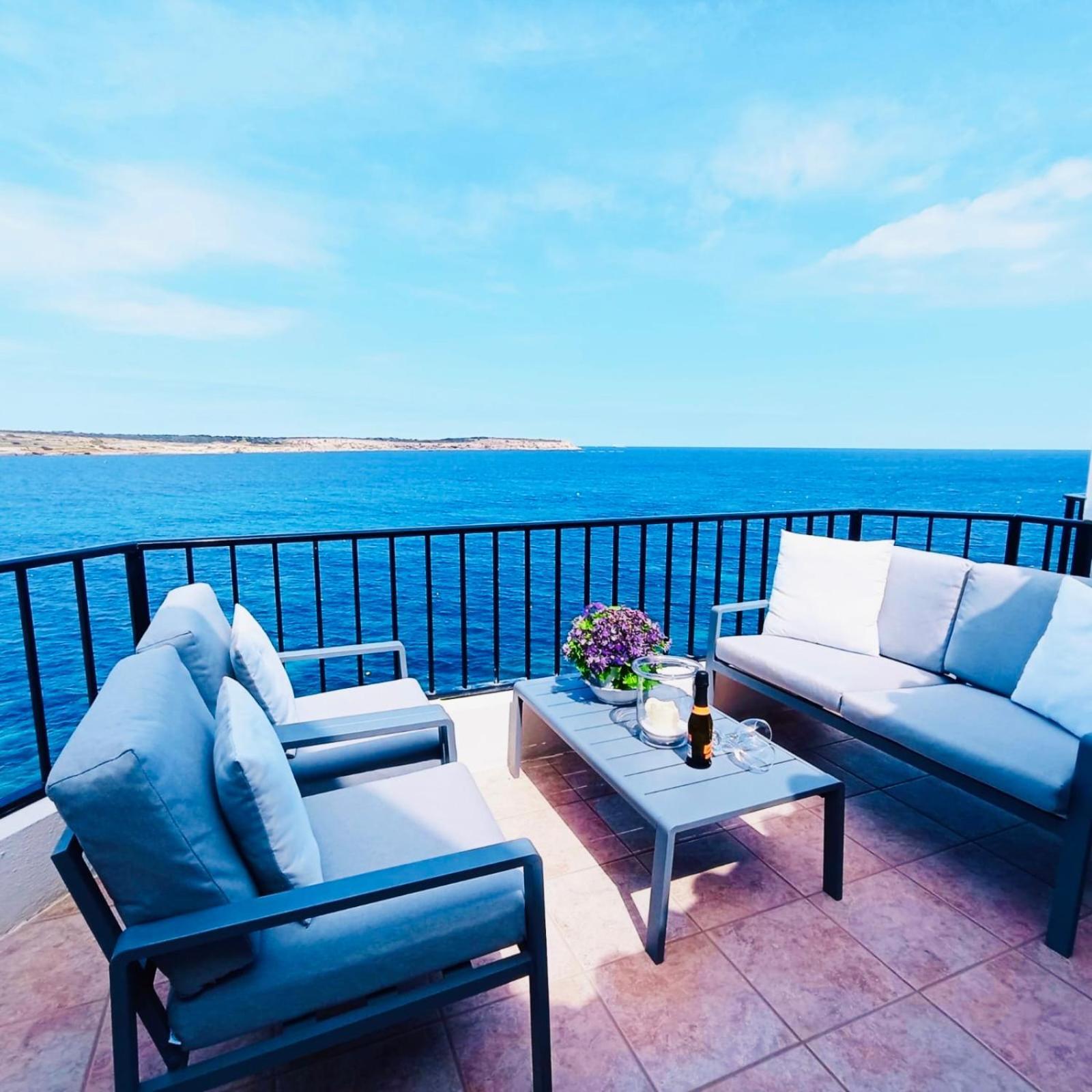 Seafront Apartment Terrace, Lounger & Panoramic Ocean Views 멜리에하 외부 사진