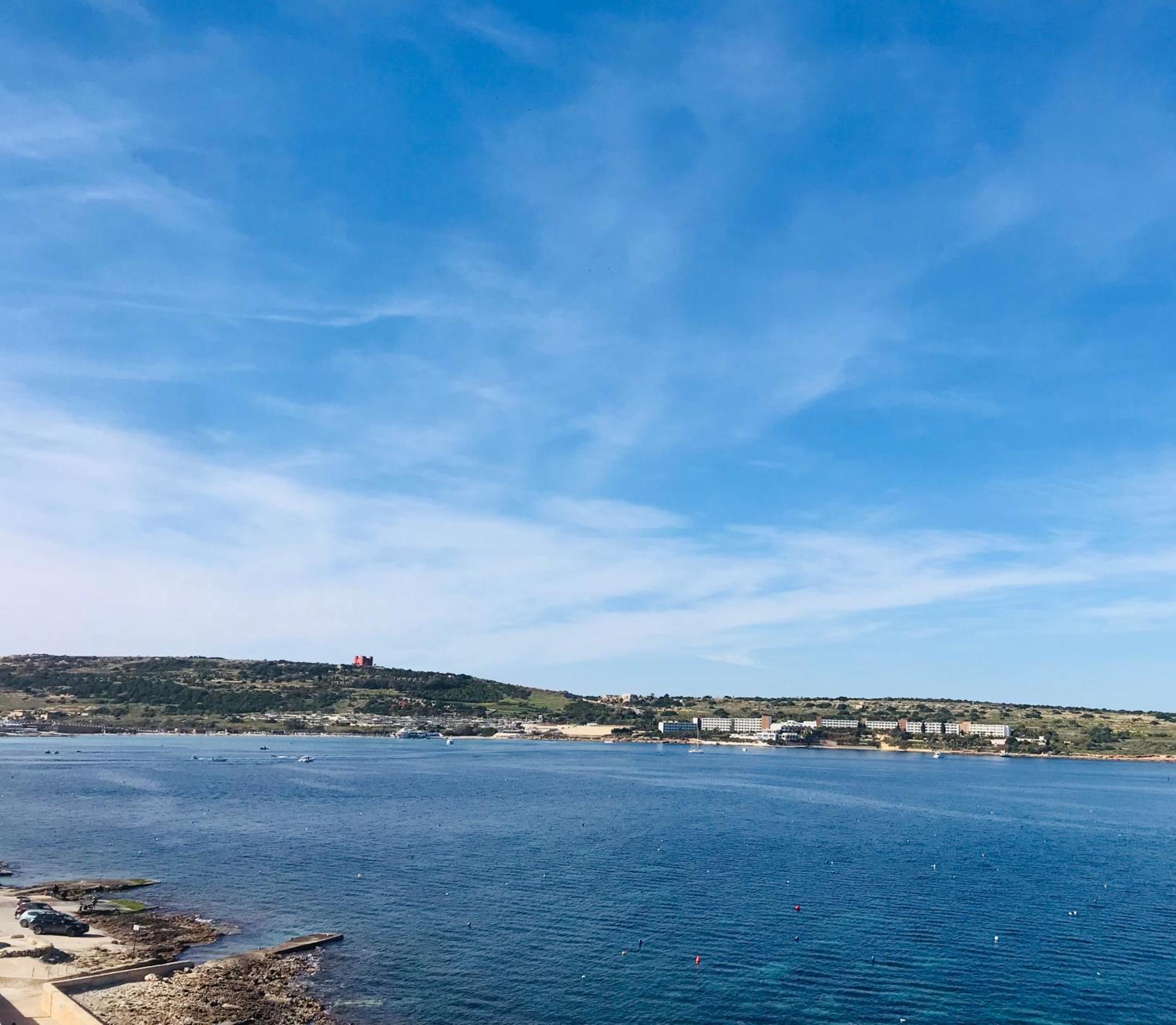 Seafront Apartment Terrace, Lounger & Panoramic Ocean Views 멜리에하 외부 사진